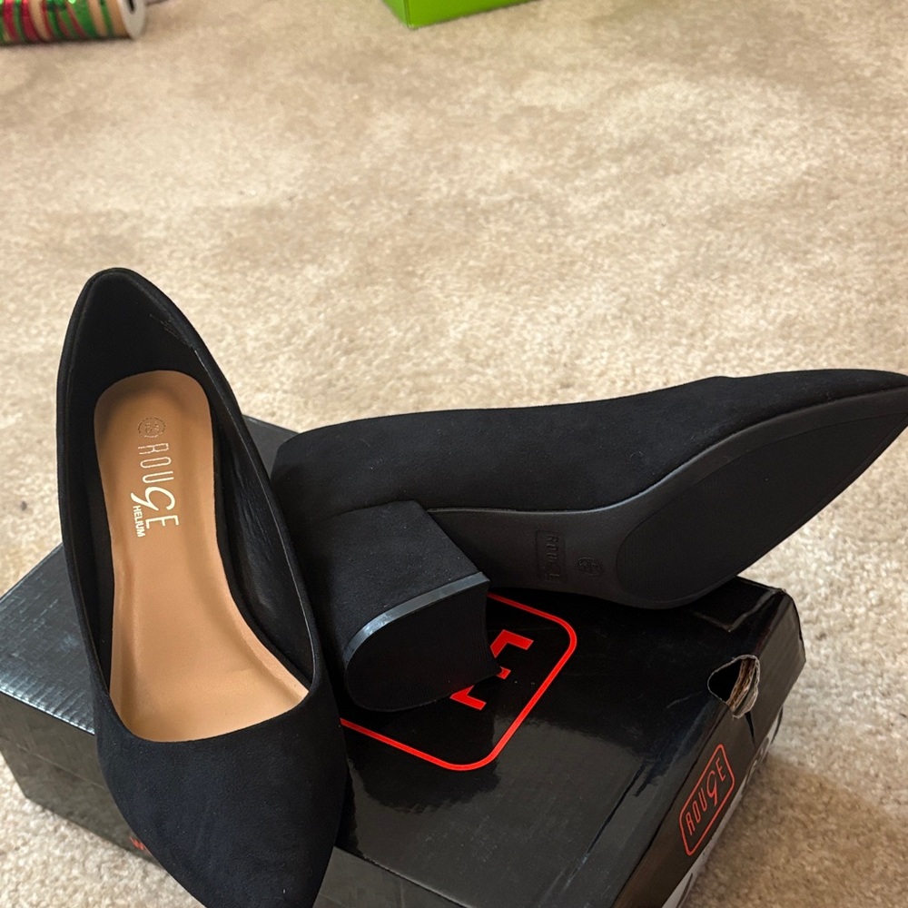 Rouge Helium Elegant Black Heels - Picture 1 of 2